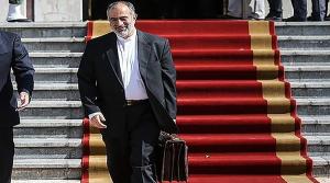  کسانی که ایران و اسلام را روبروی یکدیگر قرار دادند خیانت کردند 