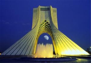 زیر آسمانی که هنوز هم آبی است
